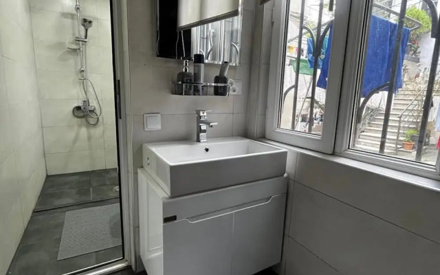 Beautiful Apartment Near Opera in T'bilisi Center