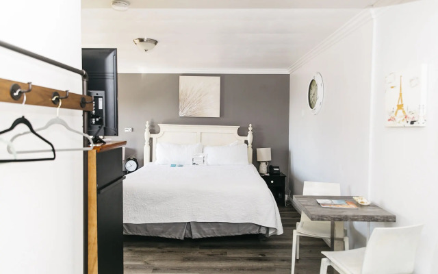 Seaside Laguna Inn & Suites