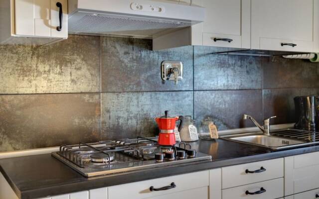 Modern & Charming 3 bed Flat in Central Location