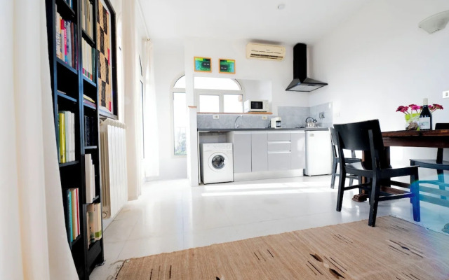 St. John Basilica Lovely Tower Apartment