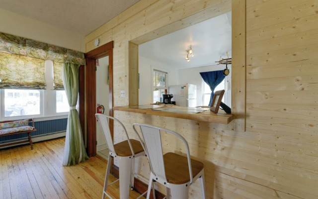 Wildwood Apartment - Porch & Enclosed Sunroom!