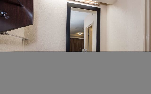 Red Roof Inn PLUS+ Boston - Framingham