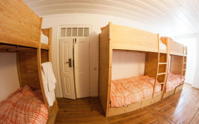 Nice Way Cascais Hostel & Surfcamp