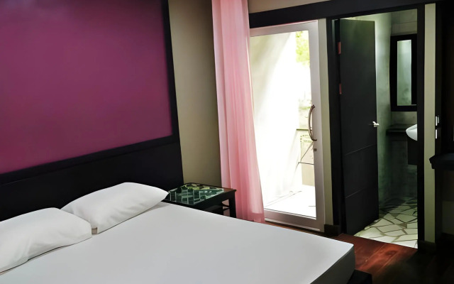 339 Hotels & Resort