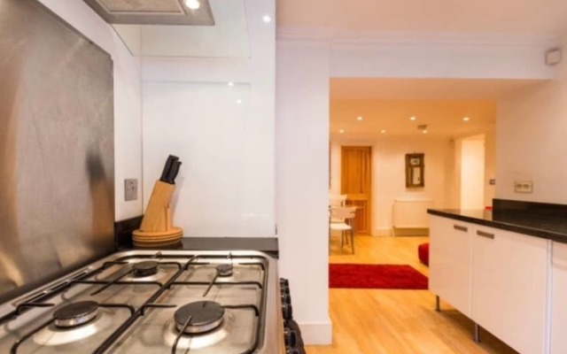 Camden Spacious Apartment