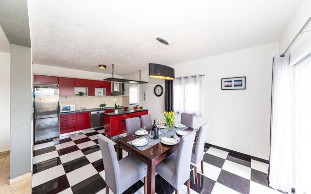 Beautiful Home in Kastel Novi With Wifi and 8 Bedrooms