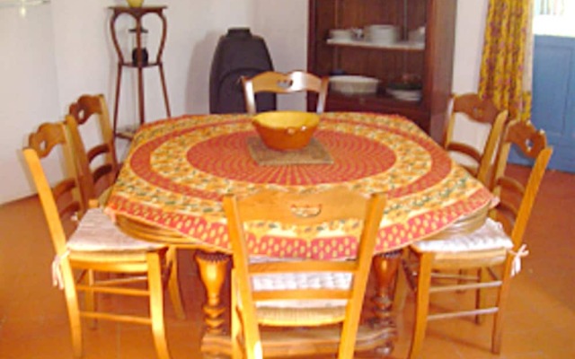 House With 2 Bedrooms in Allemagne-en-provence, With Furnished Garden