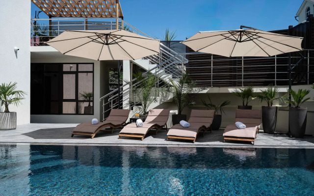 Sandro Palace na Lesnoy (Sandro Pelas)