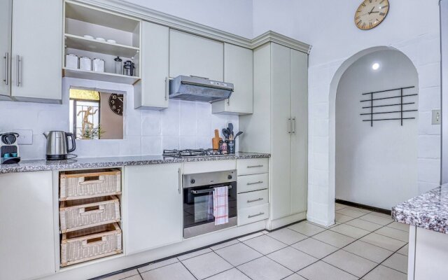 Modern Spanish House-3br-pool-solar-samrand