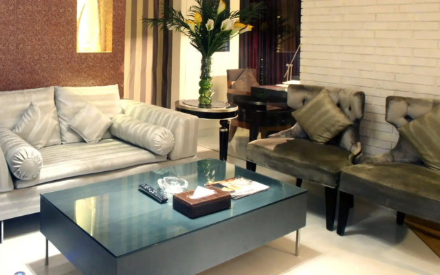 Peninsula Grand Hotel
