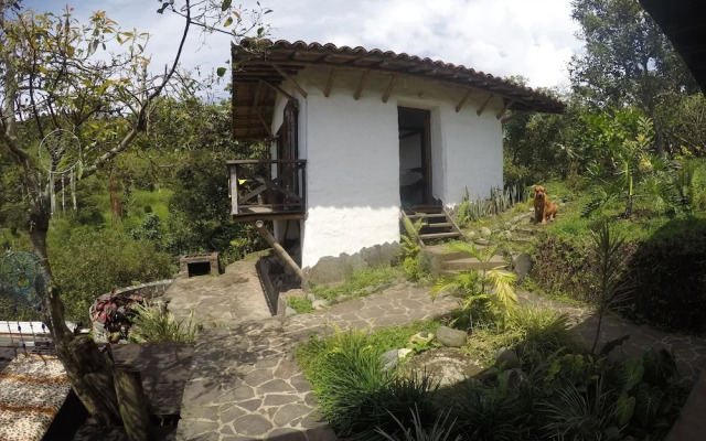 Viga Vieja Cabaña Rustica by Nomad Guru
