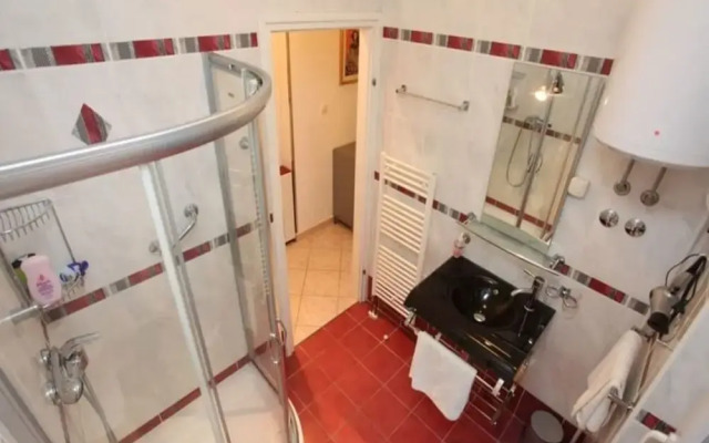 Viola - With Pool - A3