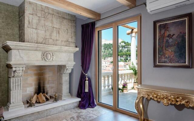 Luxury Palazzo v. Pelsocz Hvar Town