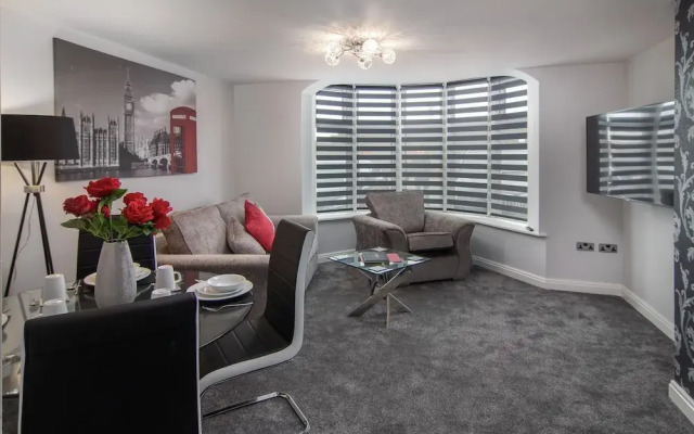 2 Bedrooms Sleeps 7 Near Top Blackpool Attractions