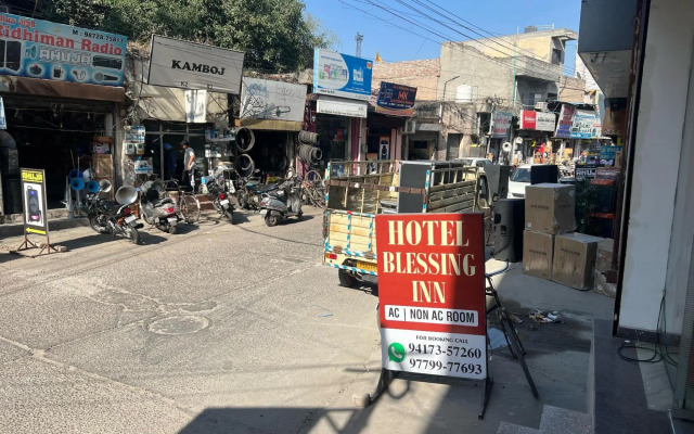 OYO 19355 Blessing Guest House