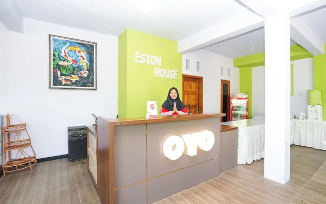 OYO 496 Eston House