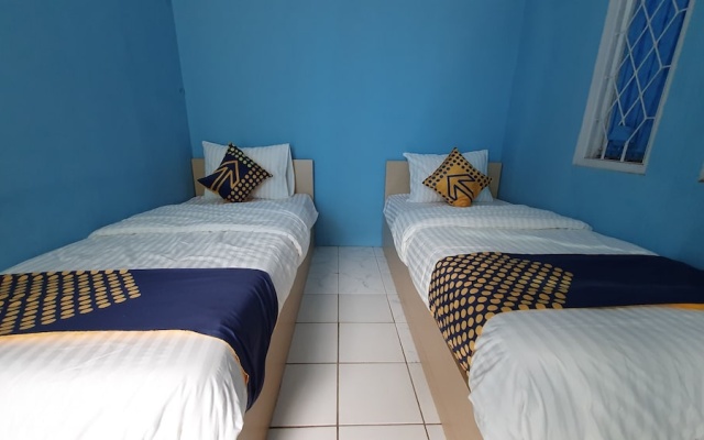 OYO 2302 Blue House Costel Syariah – Guest Rooms – Cianjur