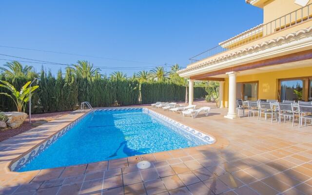 Villa - 6 Bedrooms with Pool and WiFi - 104983