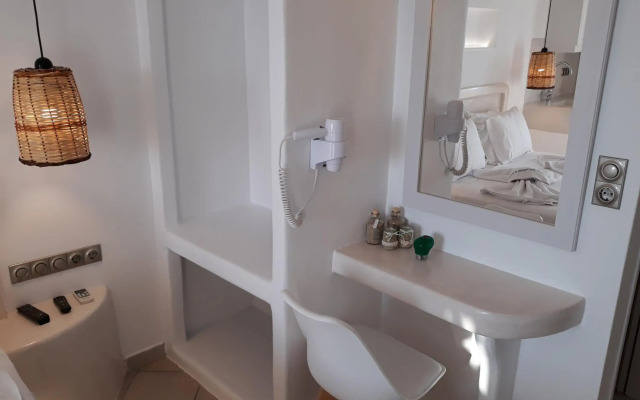 Birikos Hotel & Suites