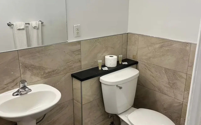 Super 8 by Wyndham Montreal