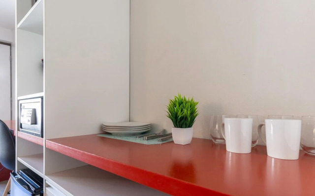 Entire Studio With Free Shuttle to Disney