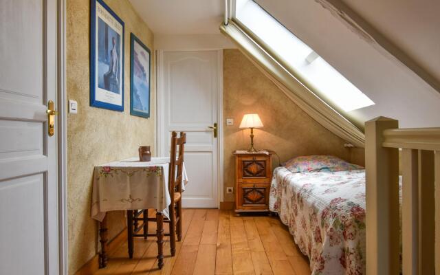 Cosy holiday home with terrace and garden near Quimperlé.