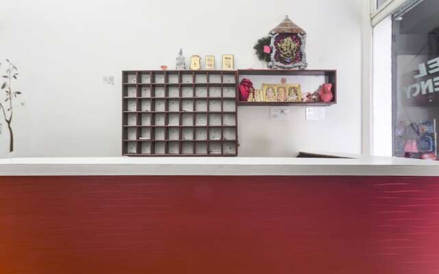 OYO 47565 Hotel Cm Residency