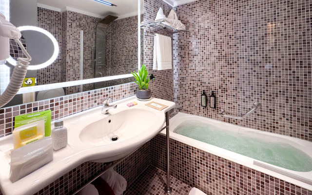 St. George Lycabettus Lifestyle Hotel