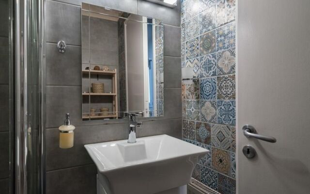 Modern Apartment In The Heart Of Plaka