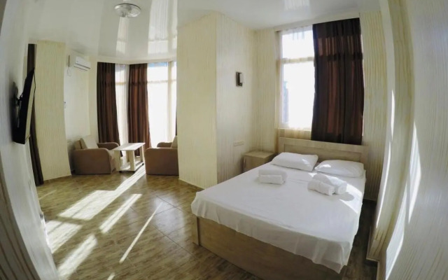 Angisa Guest House 68A