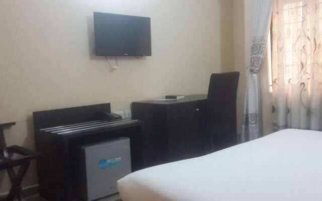 Pine Crest Exclusive Hotel & suite