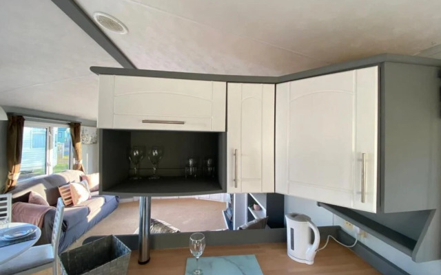 Immaculate 2-bed Static Caravan Near the Lake
