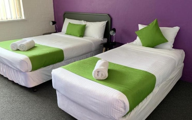 Golf View Motel – Guest Rooms – Sanctuary Point