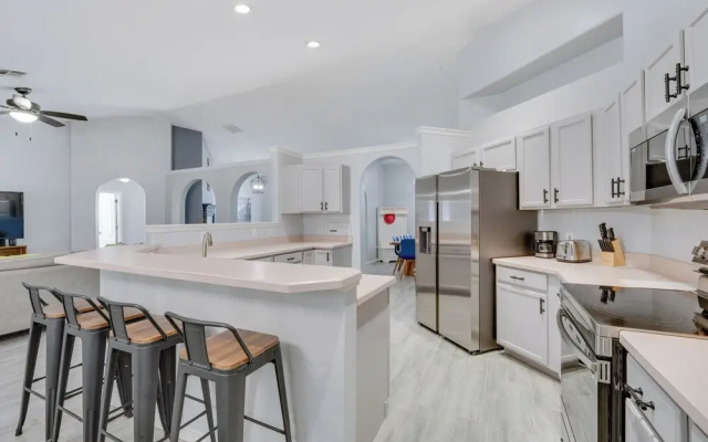 Inviting Home w/ Lanai & Pool in Kissimmee!