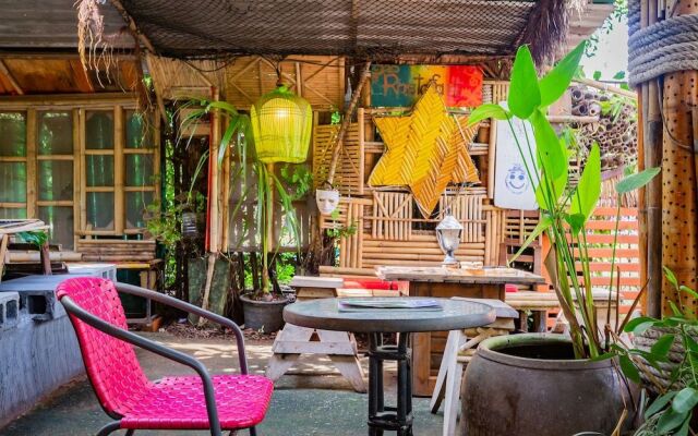 Fandee House Hostel - Adults Only