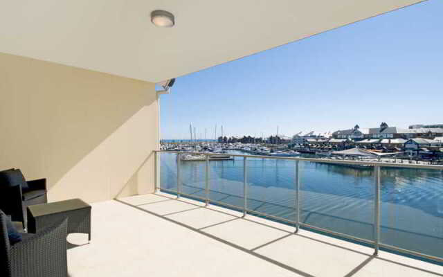 Dolphin Quay Apartment Hotel