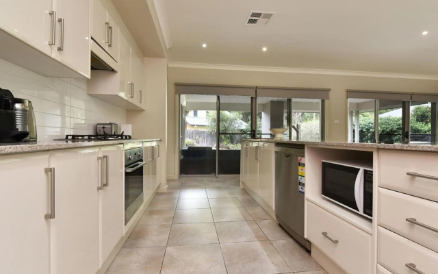 Angophora @ The Vintage