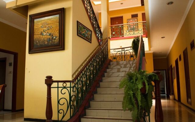 RedDoorz Pucang Anom