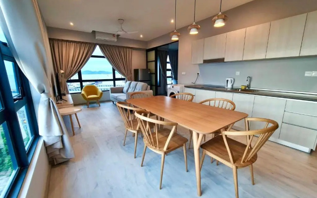 Sunset Seaview Vacation Condos @ Jesselton Quay