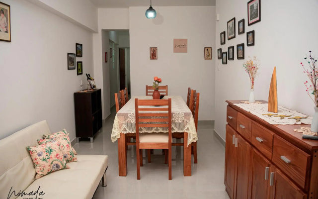 Departamento en calle principal, cómodo, hasta 4.