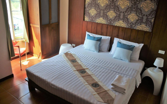 Phuket IYH Express Hostel