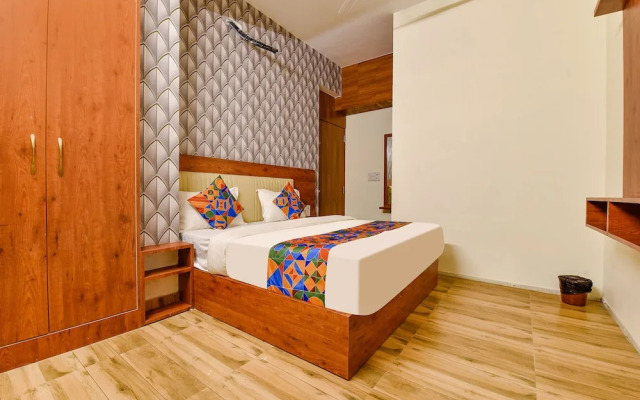 OYO Flagship 19036 Hotel Royal Raj