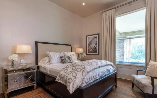 Stonehurst Place Bed & Breakfast