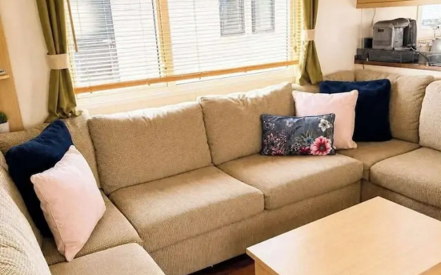 Caravan Meg Sleeps 6 With Free Parking