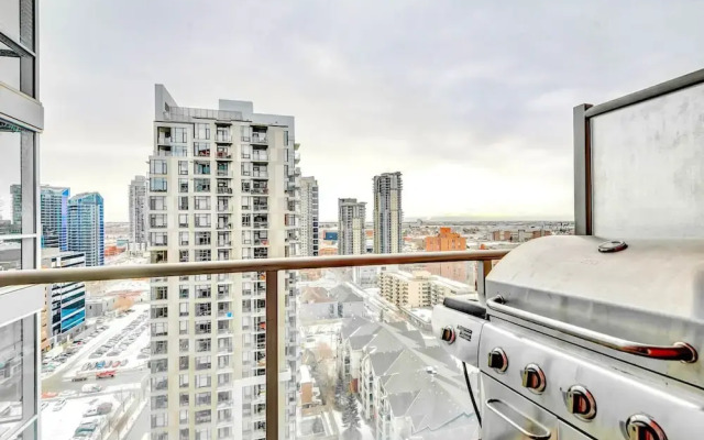Downtown Condo w Incredible Views and BBQ