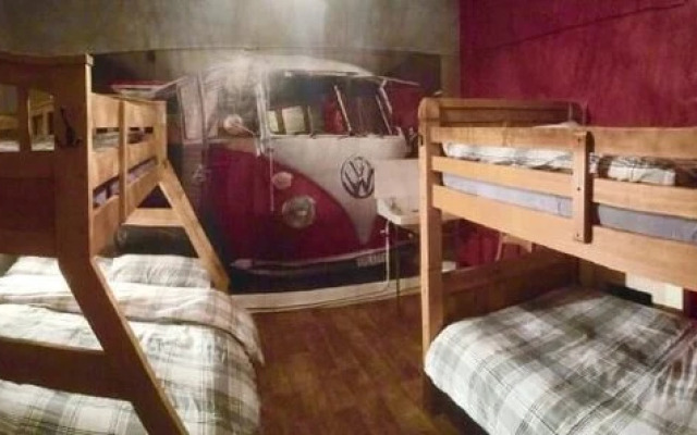 The Vagabond Bunkhouse & Pizzaria - Hostel