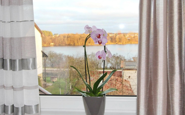 Apartments by the lake with fireplace