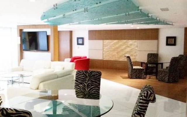 Modern, Stylish Apt Steps to the Beach & Metro!, фото 5
