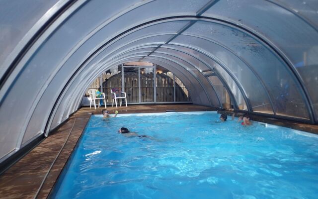 Comfortable Semi-detached Chalet 1 km. From the Nice Center