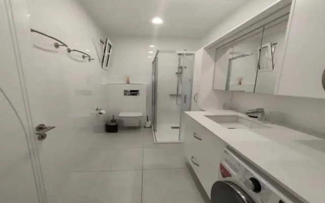 Elegant and Spacious Apartment With Sea Vieuw